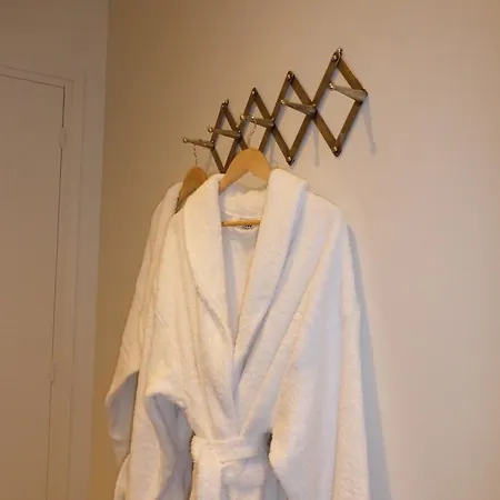 D'hotes Herbes Folles 住宿加早餐酒店 4*